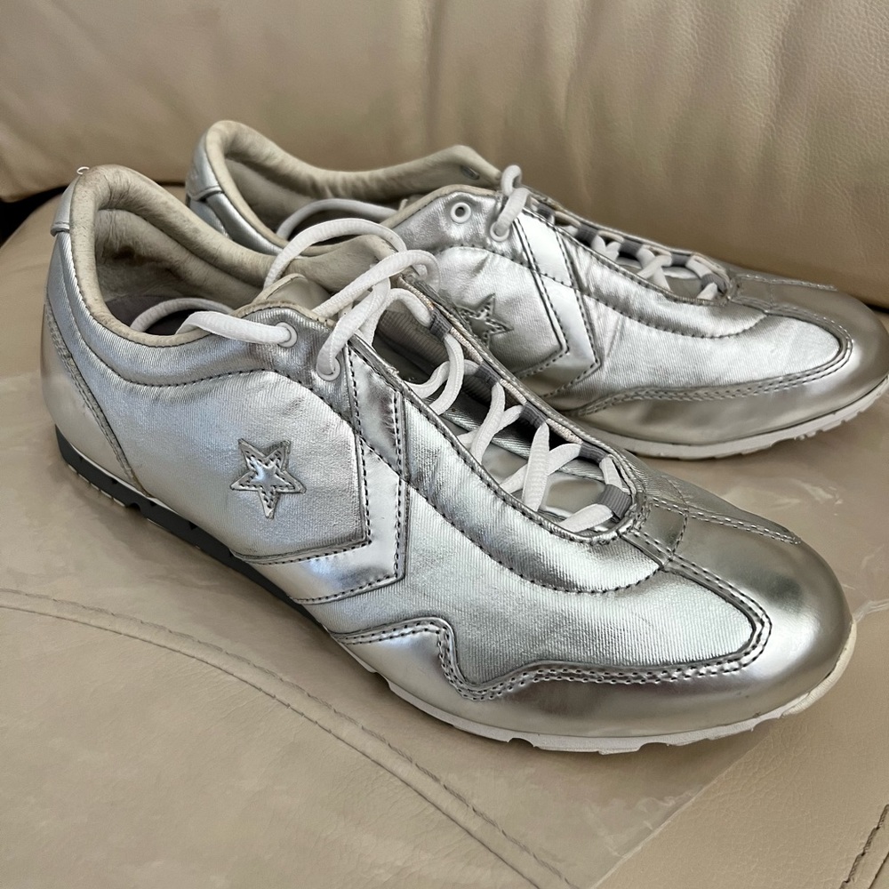 SILVER METALLIC RARE CONVERSE SNEAKERS… SIZE 9. WOMEN’S